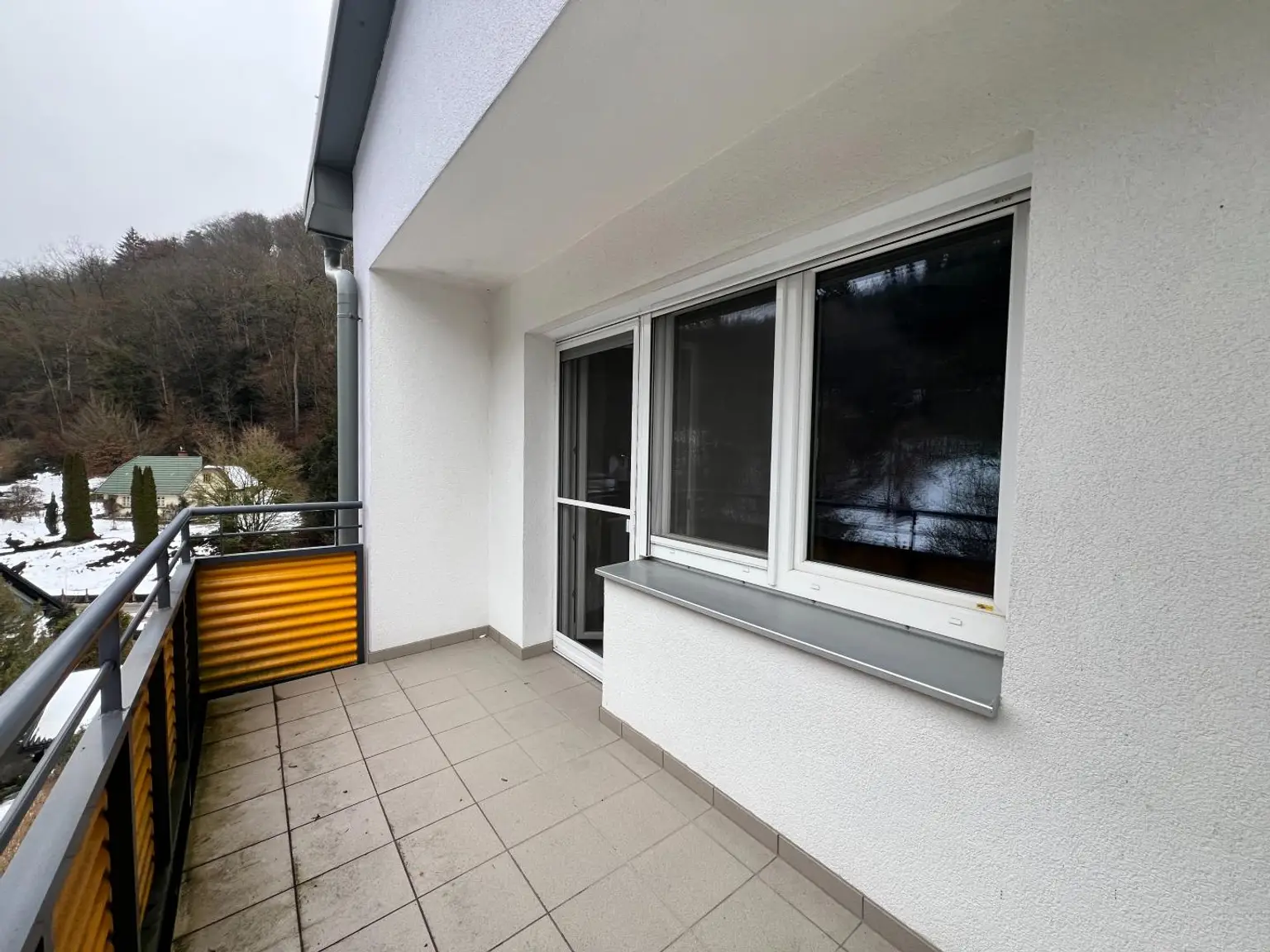 Balkon, teilweise überdacht