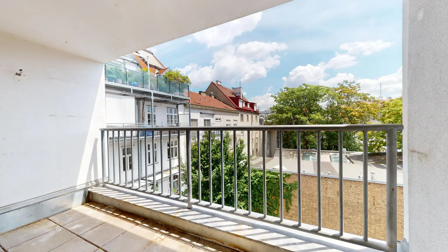 Martinstraße 30: Lichtdurchflutete Wohnung mit sonniger Loggia - Wohnküche - Nahe dem beliebten Kutschkermarkt