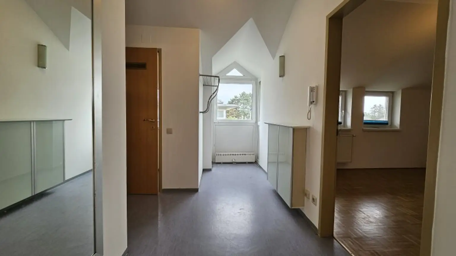 * 3 Zimmer * Wiener Stadtgrenze * Balkon/Loggia * KFZ Garagenplatz *