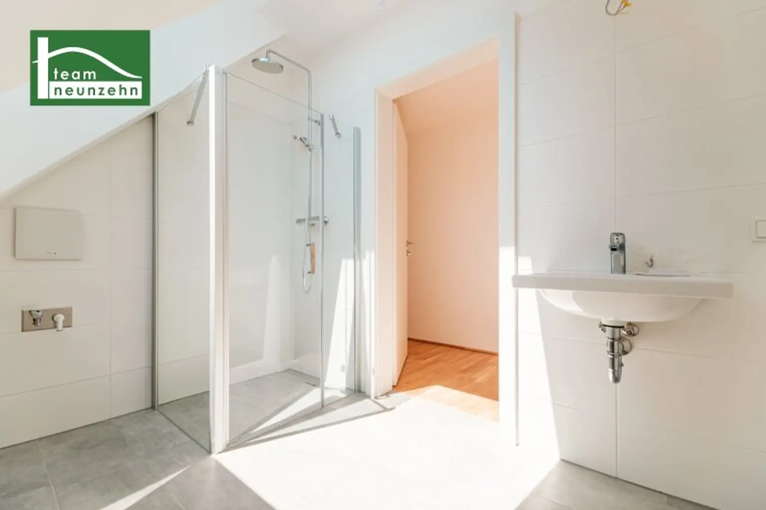 Moderne 2-Zimmer-DG-Wohnung mit Terrasse in 1220 Wien – Erstbezug auf Eigengrund - JETZT ANFRAGEN