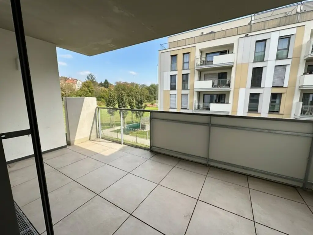 Balkonwohnung in Grünruhelage- Schwimmbad und Sauna im Haus. PROVISIONSFREI