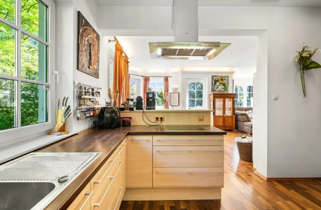 Wunderschöne Villa mit Pool und weitläufigem Grundstück, Nähe Pressbaum