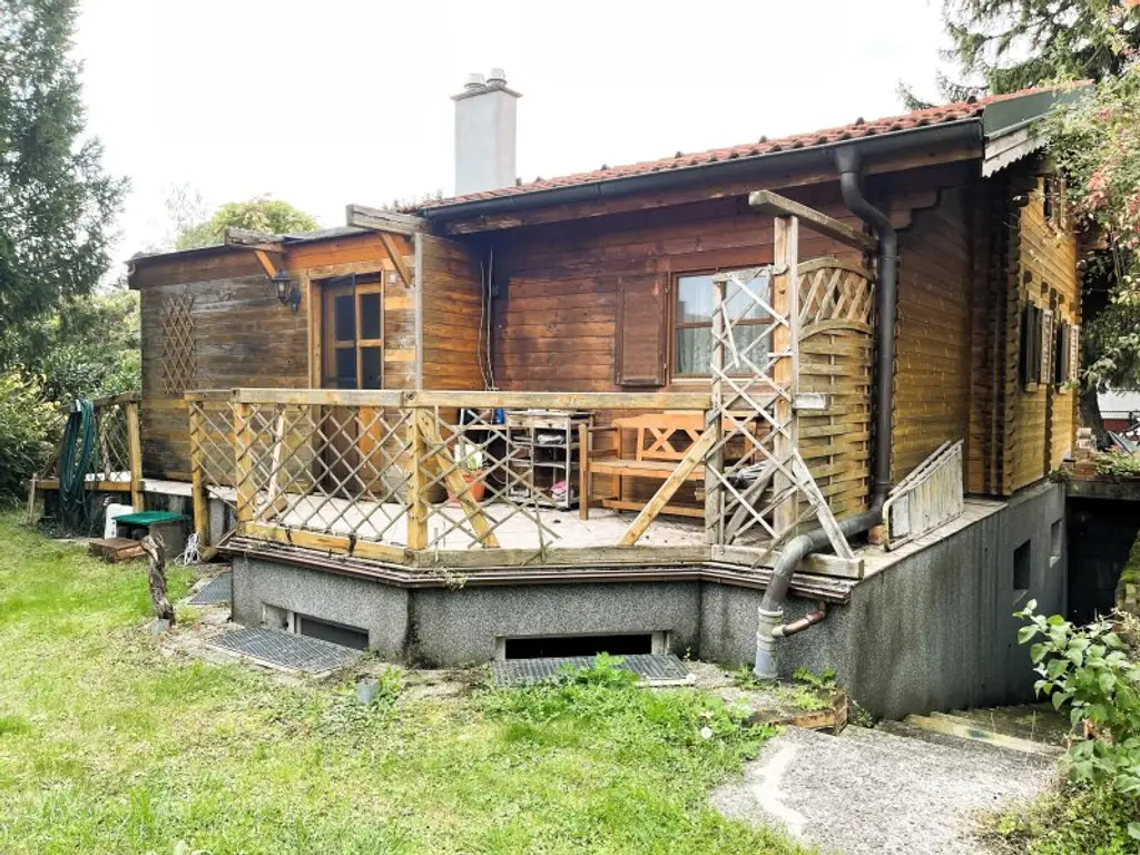 Einfamilienhaus mit Charme und Potenzial in der Schwarzlackenau - Superädifikat