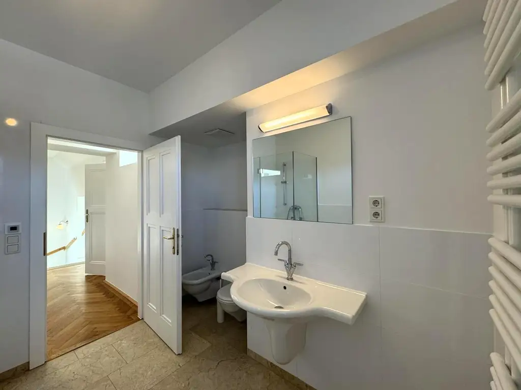 Charmante Alt-Patrizier Villa 3 Schlafzimmer, 4 Bäder + Wohnkeller // Charming old patrician villa, 3 bedrooms, 4 bathrooms + basement living area //