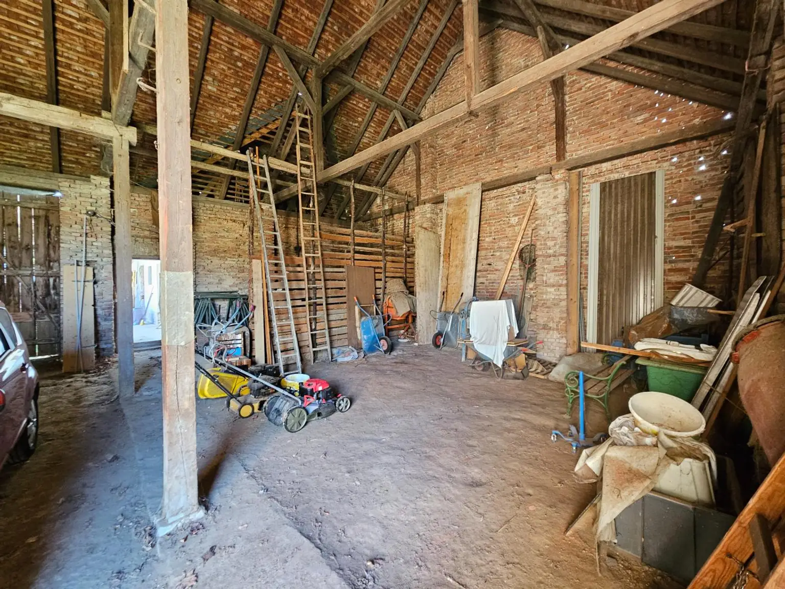 Gepflegtes Haus mit Stadel und Nebenräumen