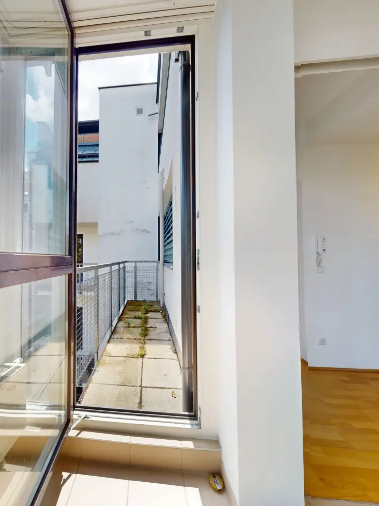 Historischer Charme trifft moderne Wohnqualität – 
3-Zimmer-Wohnung mit Innenhof-Terrasse