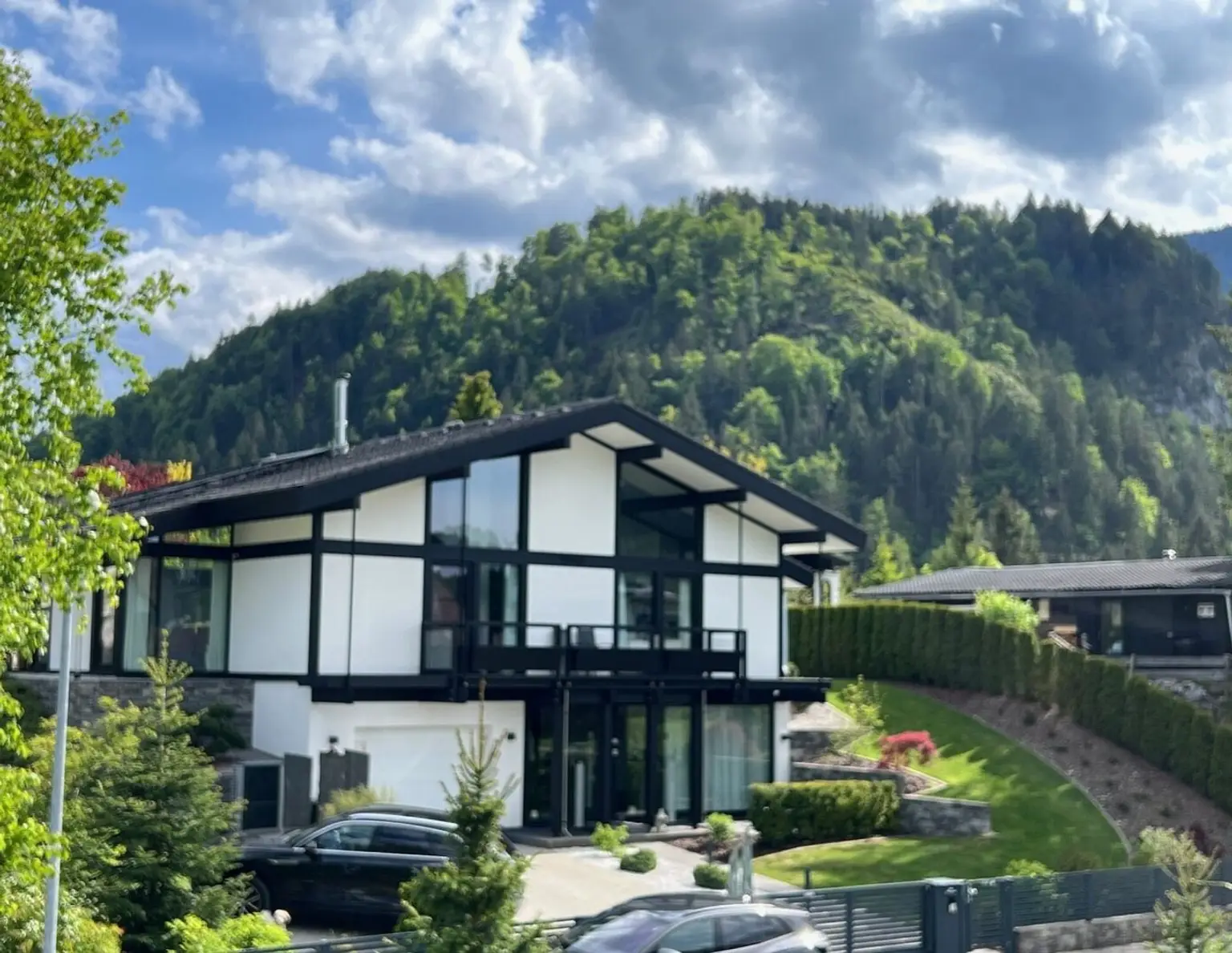 Pflach/Nähe Reutte-Füssen! Hochwertiges Einfamilienhaus mit Einliegerwohnung!