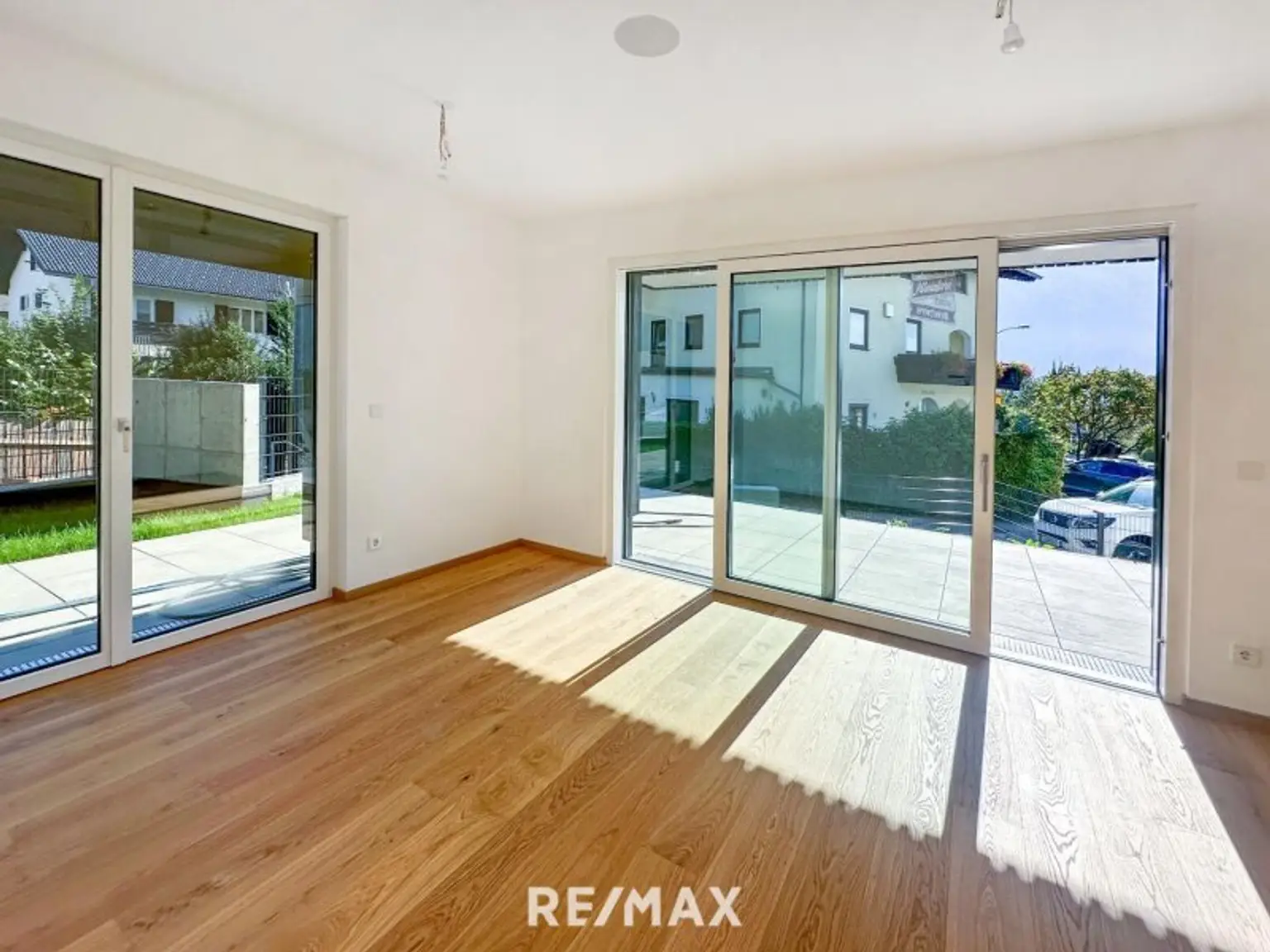 Wohnzimmer mit Ausgang auf die Terrasse/Garten