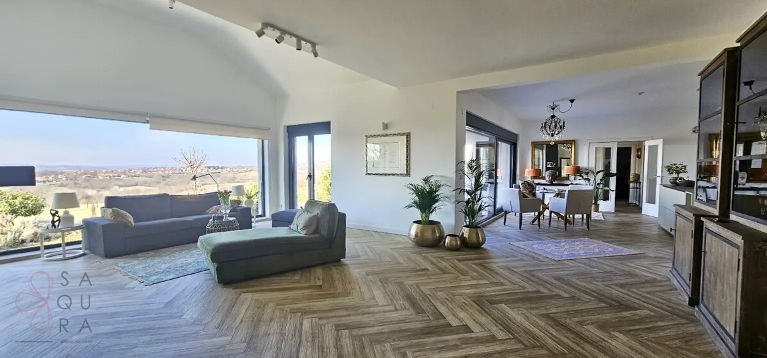 1f5705f8-53cc-4aa2-ab00-f8edd94271e7