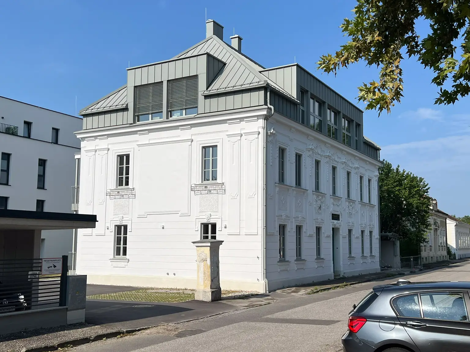 Aussenansicht Villa strassenseitig