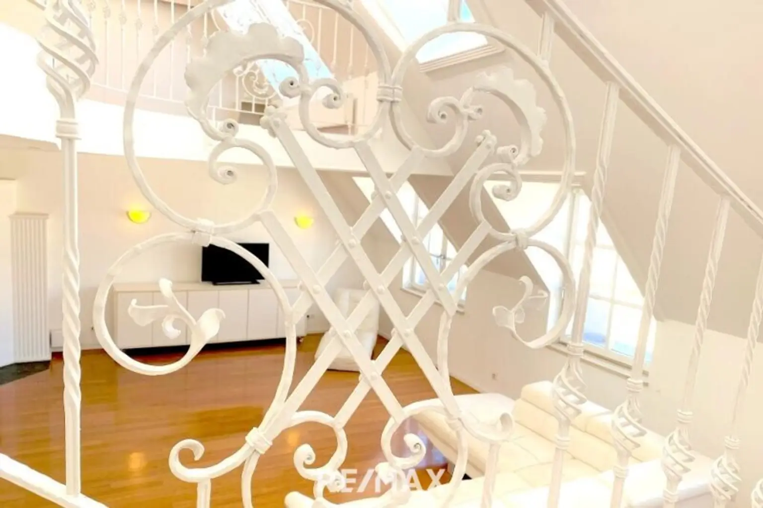 4 Zimmer -100m2 Dachterrasse