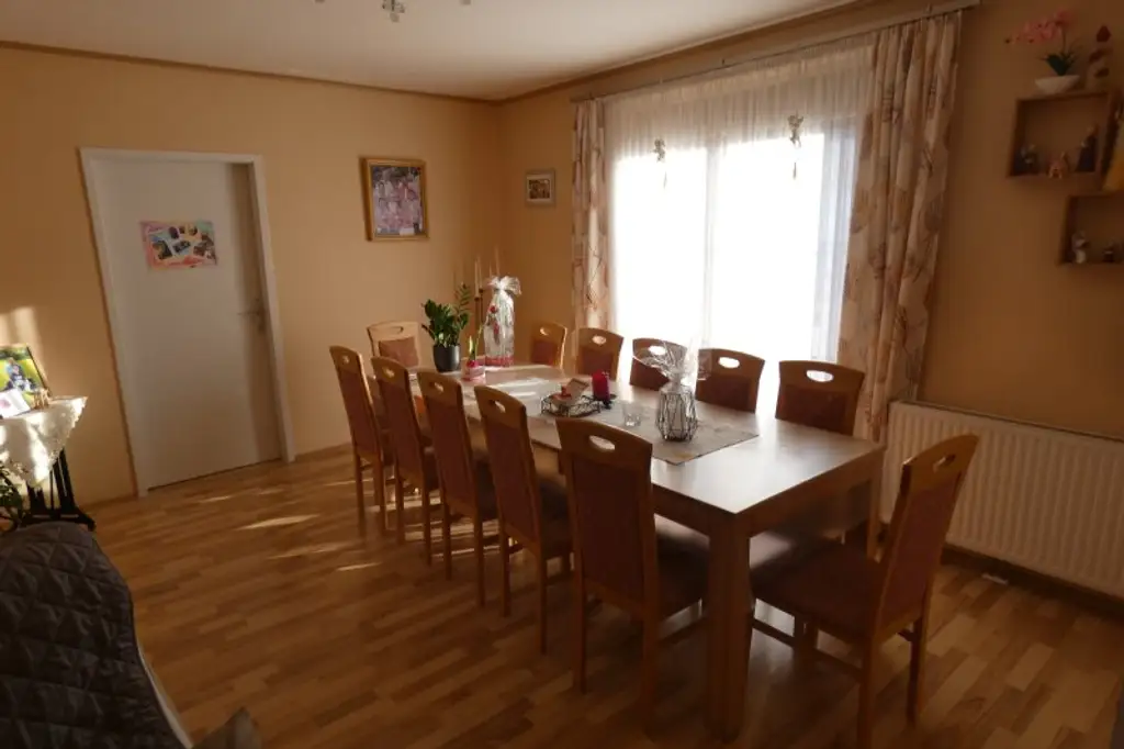 TOP GEPFLEGTES WOHNHAUS MIT GARTEN NATURNAH