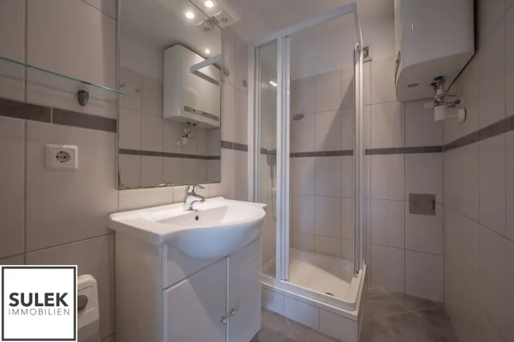 Single-Dachgeschoss-Wohnung mit Terrasse  in Bestlage des 9. Bezirks!