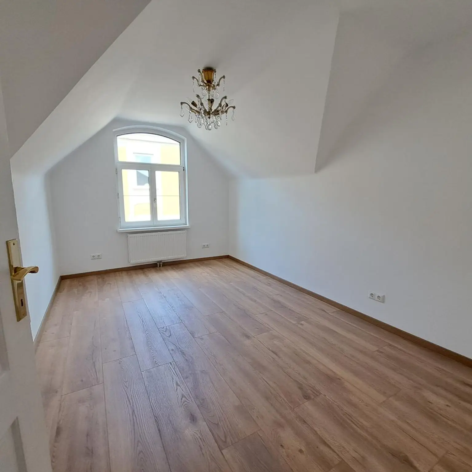 PROVISIONSFREI! Dachgeschosswohnung mit Terrasse - Eigengarten möglich!