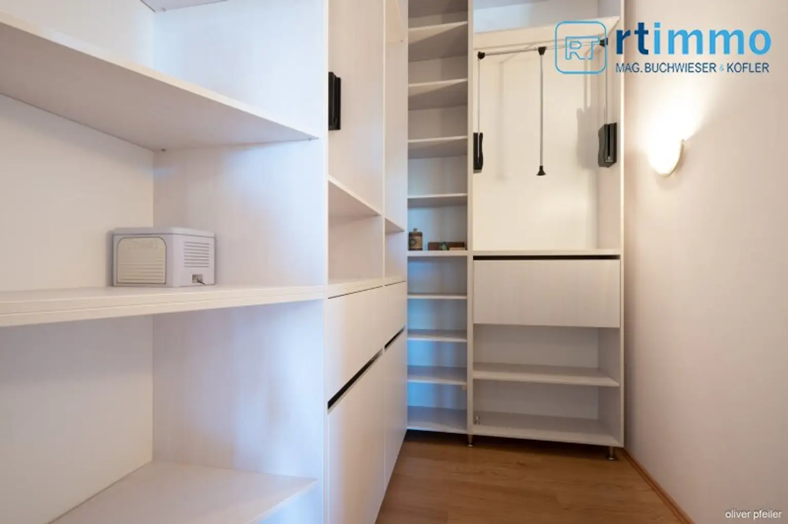 IHR FAMILIENDOMIZIL: KLIMATISIERTE GERÄUMIGE STADTVILLA MIT SCHÖNEM GARTEN, NEBENGEBÄUDEN UND SPIELPLATZ