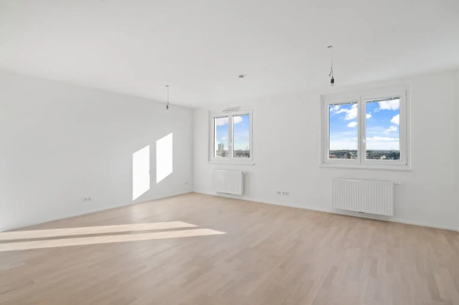 Generalsanierte Eigentumswohnung auf drei Ebenen mit zwei Terrassen - Gegenüber Sofiensäle