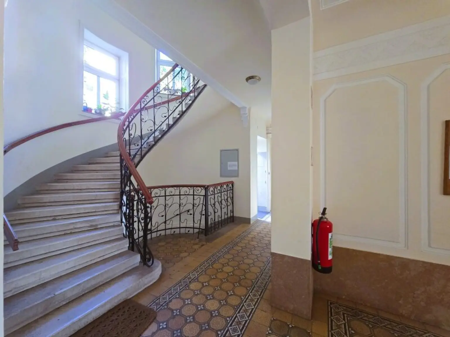 ++ Jugendstil-Juwel im Wiener Altbau 92 m² um nur € 379.000,- 3 Zimmer mit großer separaten Küche + NÄHE Baumgartner-Casino-Park UND NÄHE U4 HÜTTELDORF +