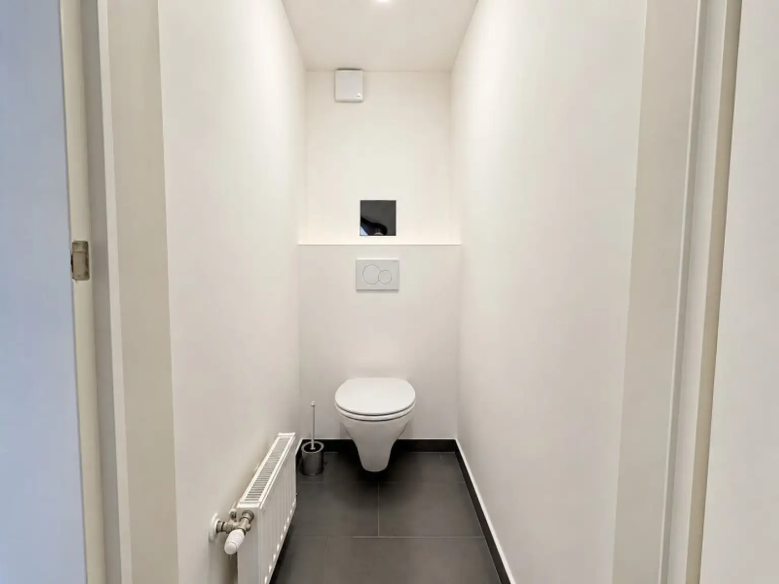 separates WC