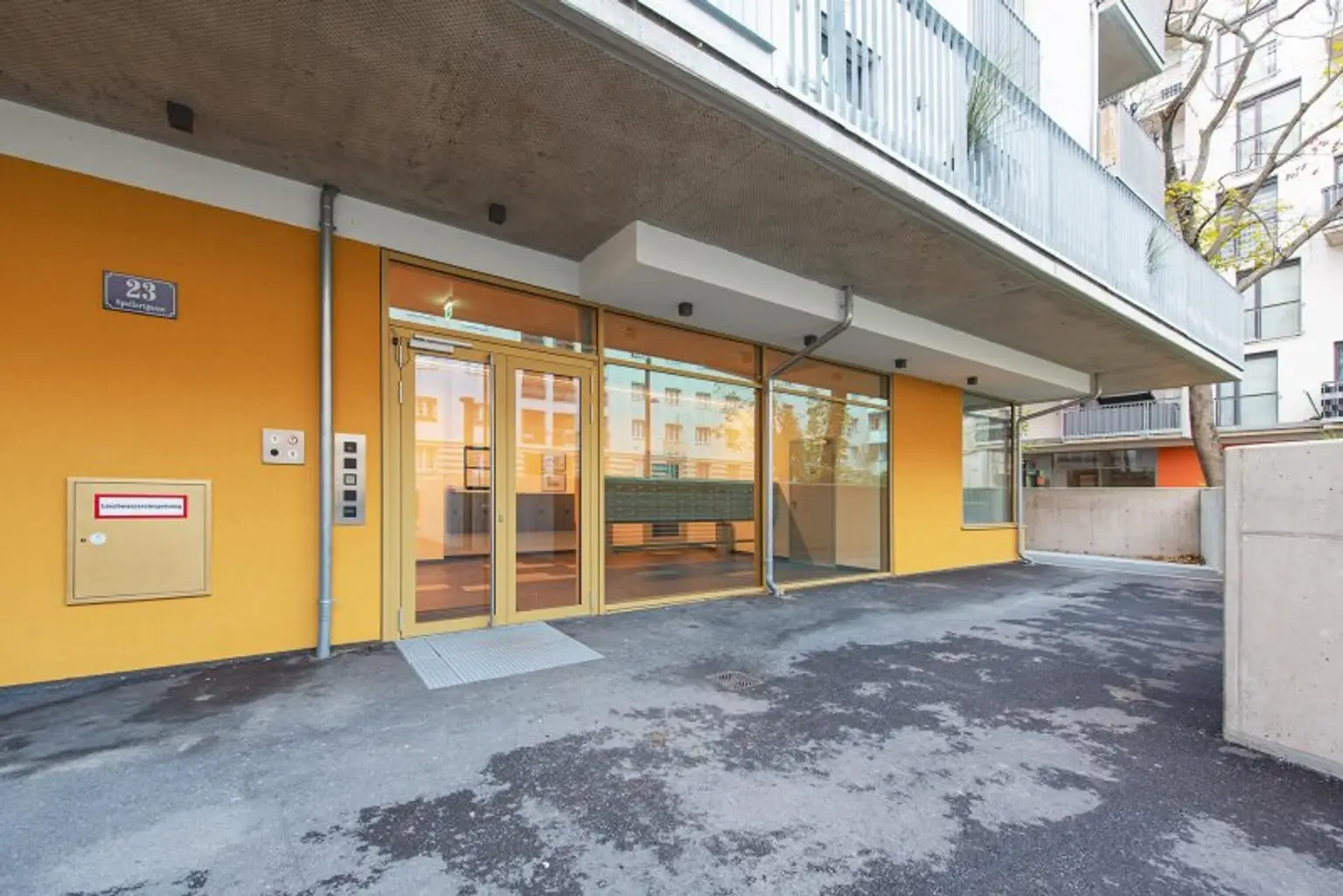 Ab Oktober! Nahe U3! Terrasse mit Weitblick! Prima 3-Zimmer-Wohnung zu vermieten!