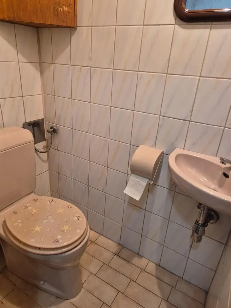 Renovierungsbedürftige 4 Zimmer Wohnung mit Loggia