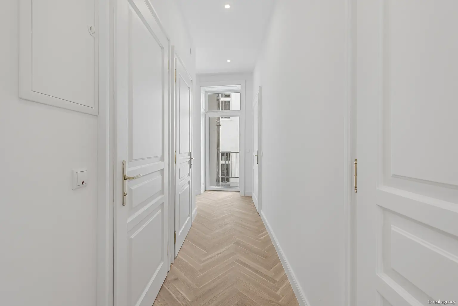 EIN WIENER ALTBAU, ZEITGEMÄSS GEDACHT