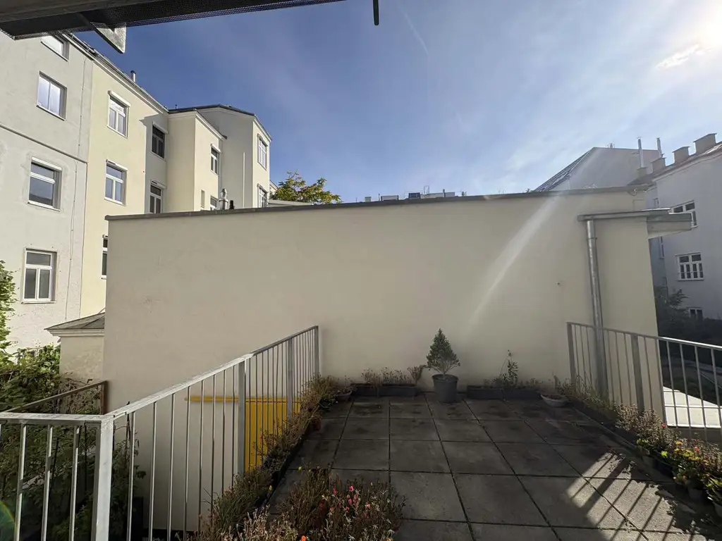 Herrliche 2-Zimmer-Terrassenwohnung in der Roseggergasse – 
perfekte Lage nahe U-Bahn Ottakring!