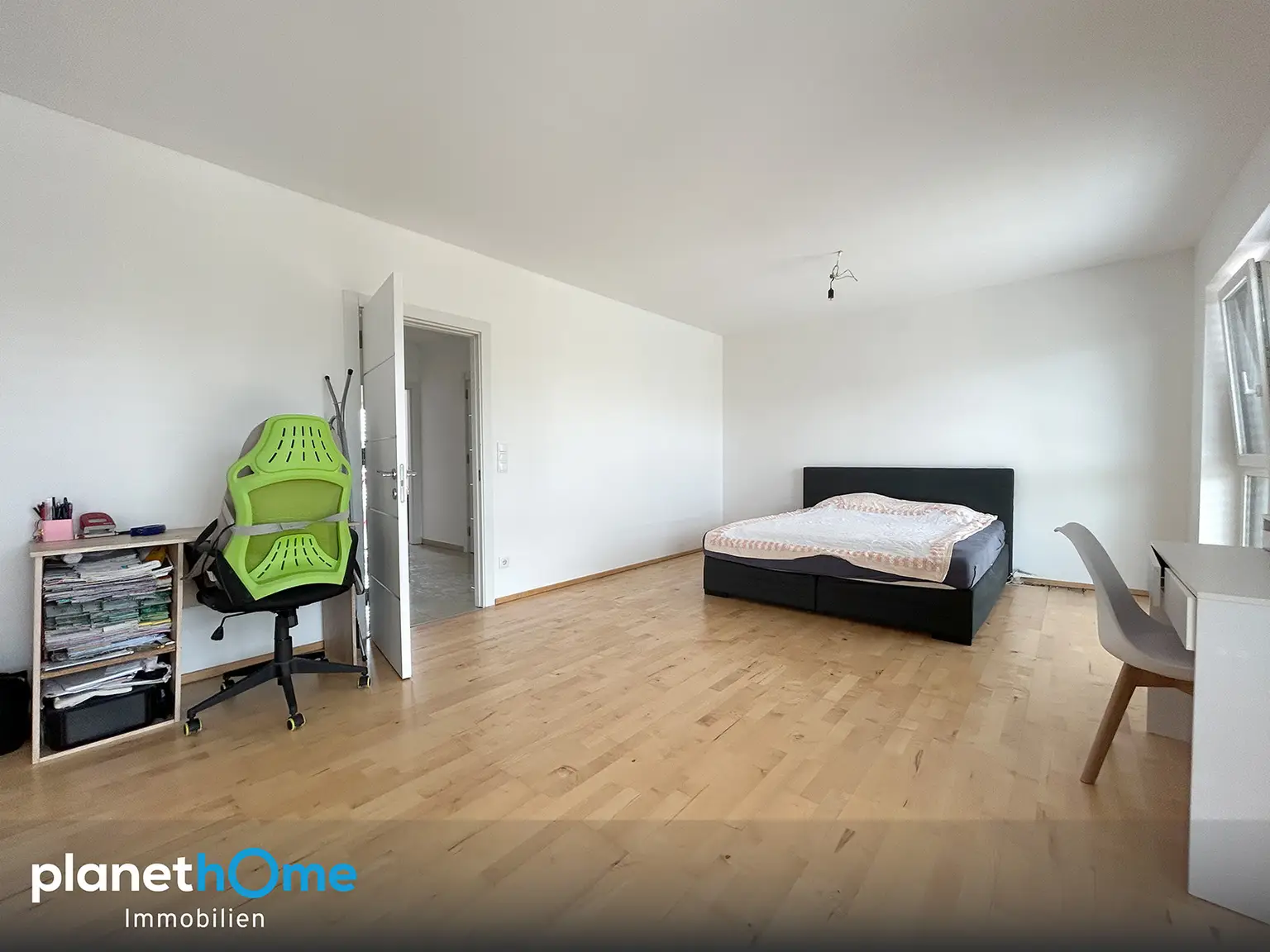 Grosses Schlafzimmer im OG