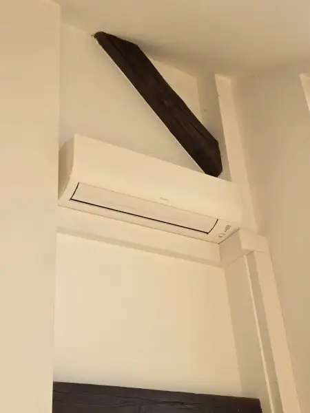 Atelierartige Dachgeschoss - Loftwohnung mit Terrasse