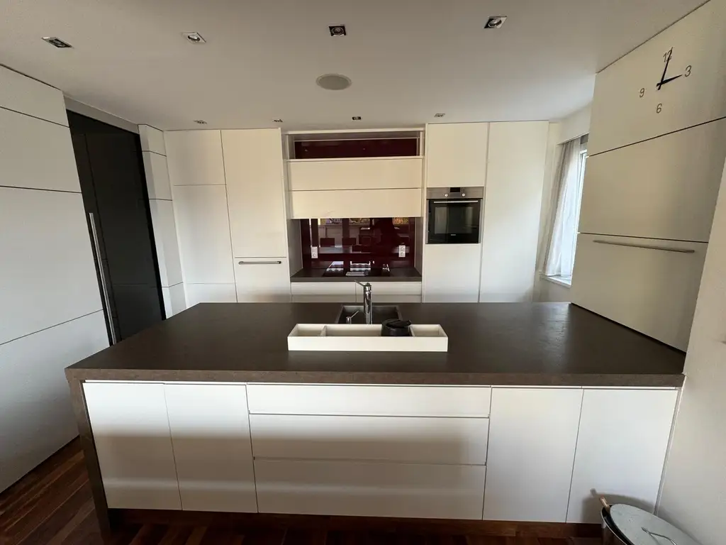 Moderne, luxuriöse  Wohlfühlwohnung mit Tiefgaragenplatz! Inklusive moderner Möblierung!