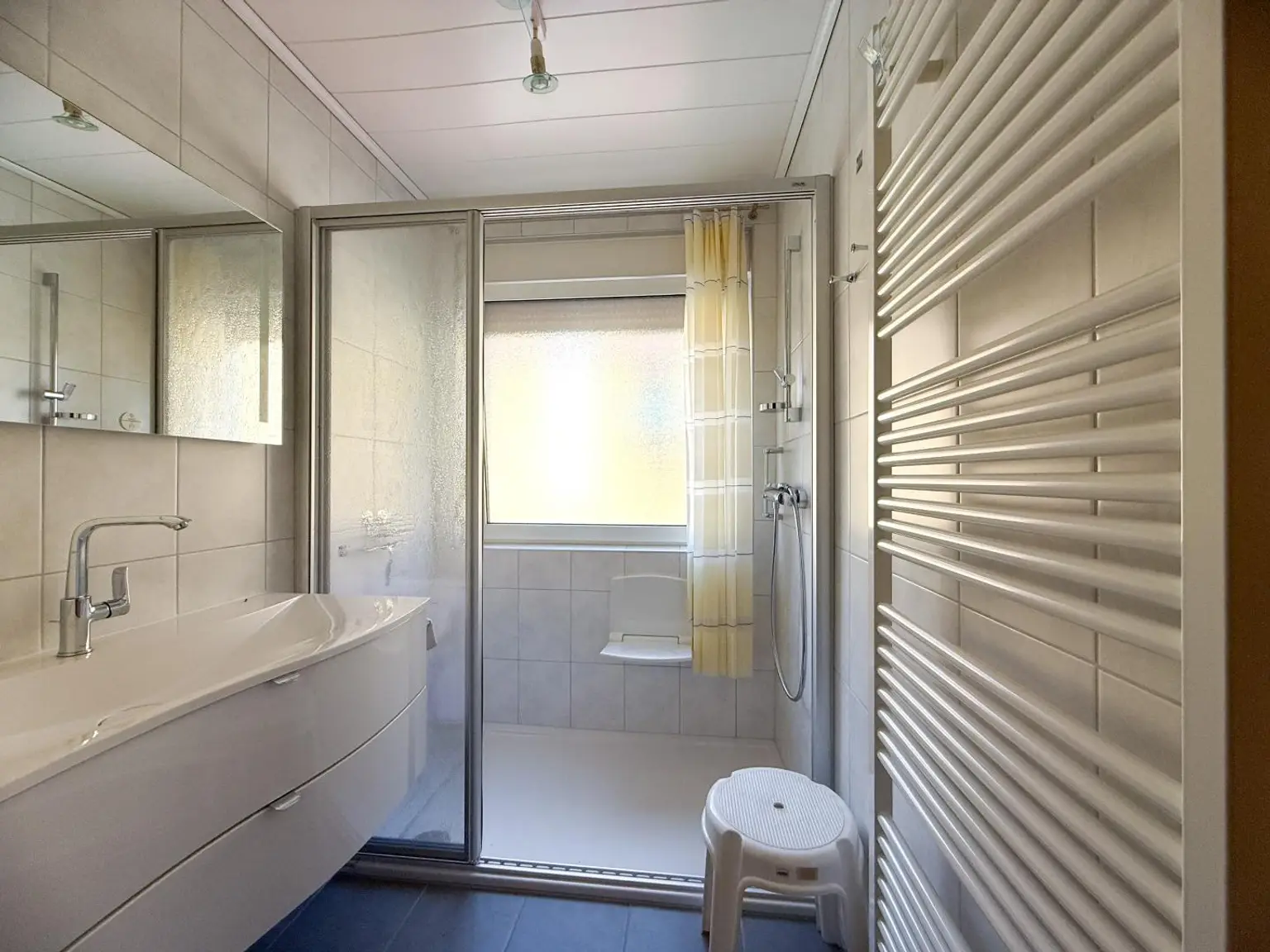 *** 63,5m² - 3 Zimmer Juwel, saniert, im Zentrum Bruck/Mur, teilmöbliert mit Parkplatz und verglasten Balkon ***