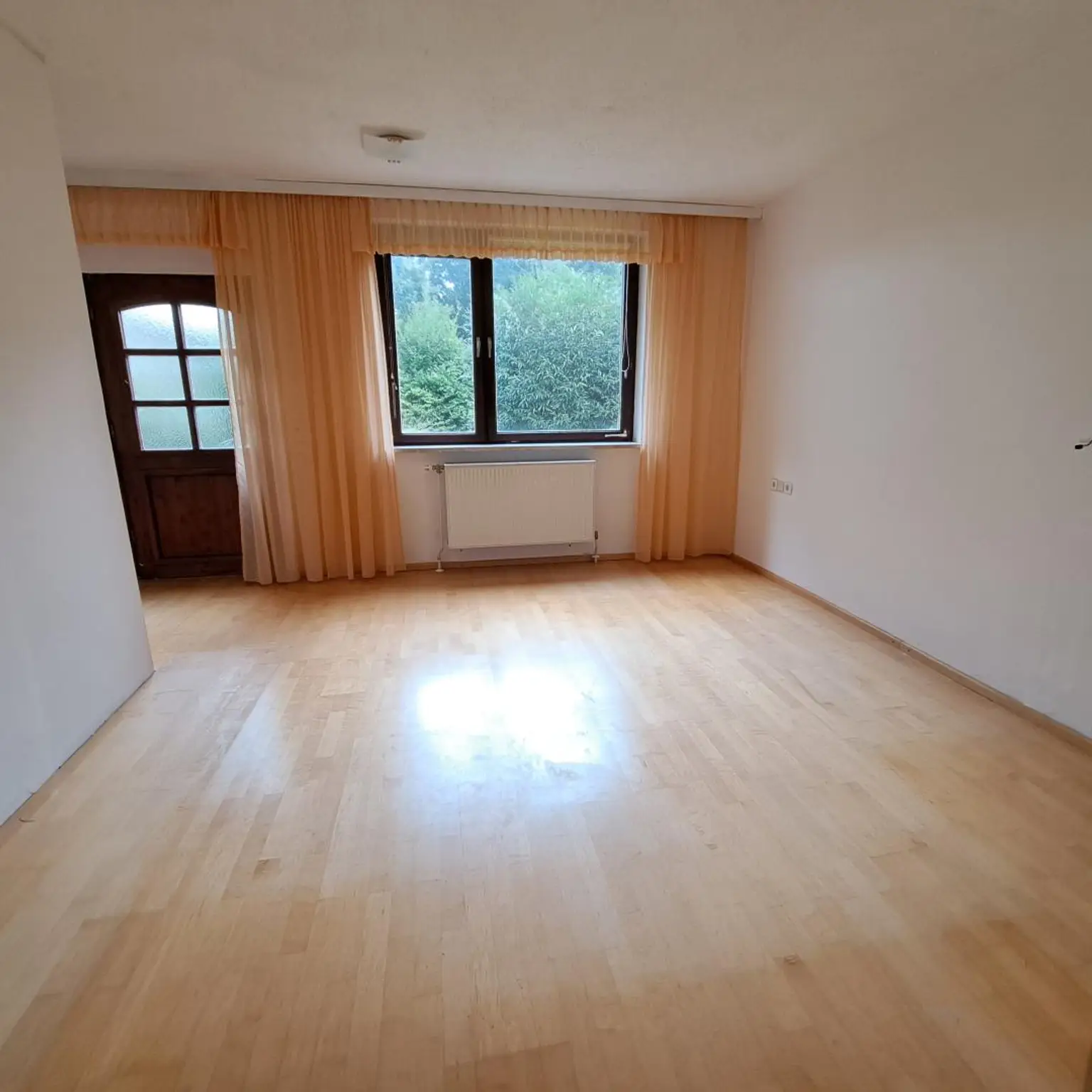 Lichtdurchflutetes Haus in ruhiger Waldrand-Lage