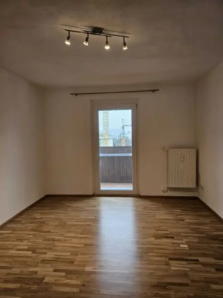 Wohnzimmer mit Westbalkon