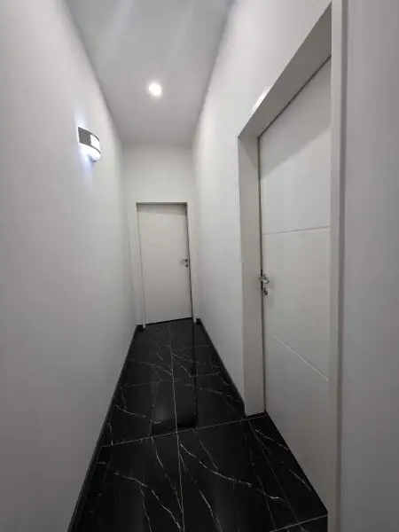 Moderne 3-Zimmer Wohnung, mit Balkon, hofseitig