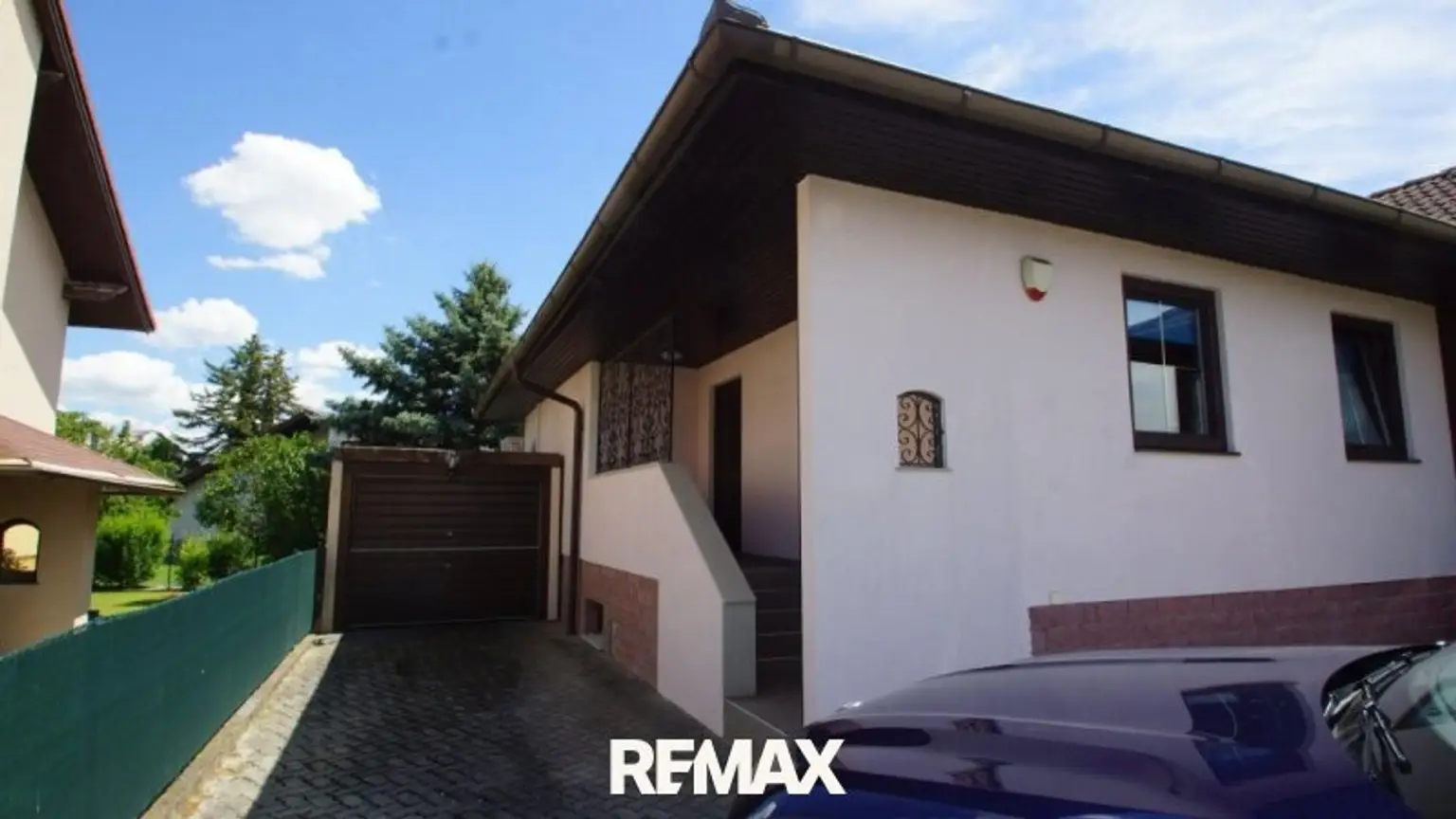 31 Garage Hauseingang EFH 2000