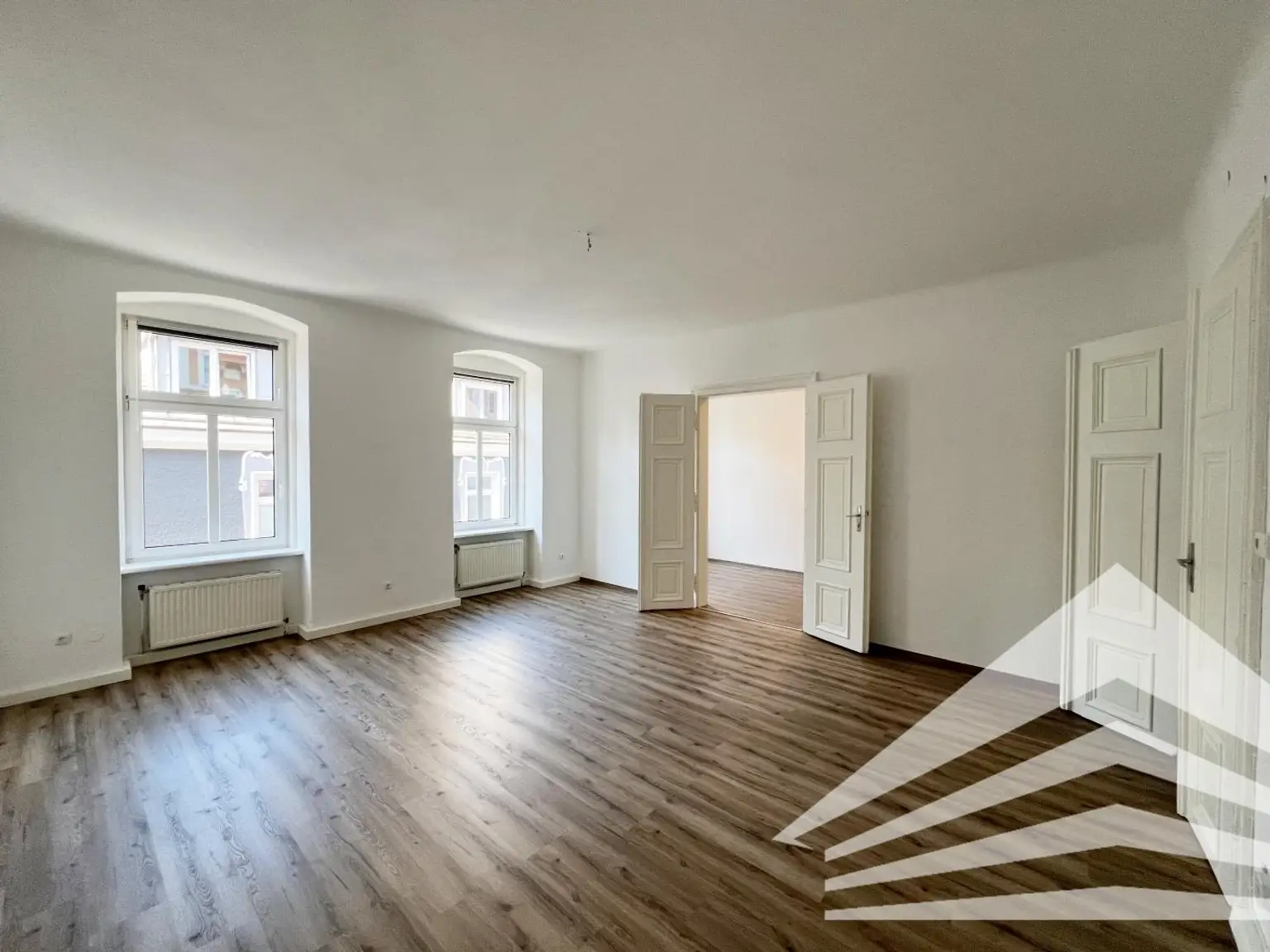 Neu saniertes Altbaubüro in der Marienstrasse!