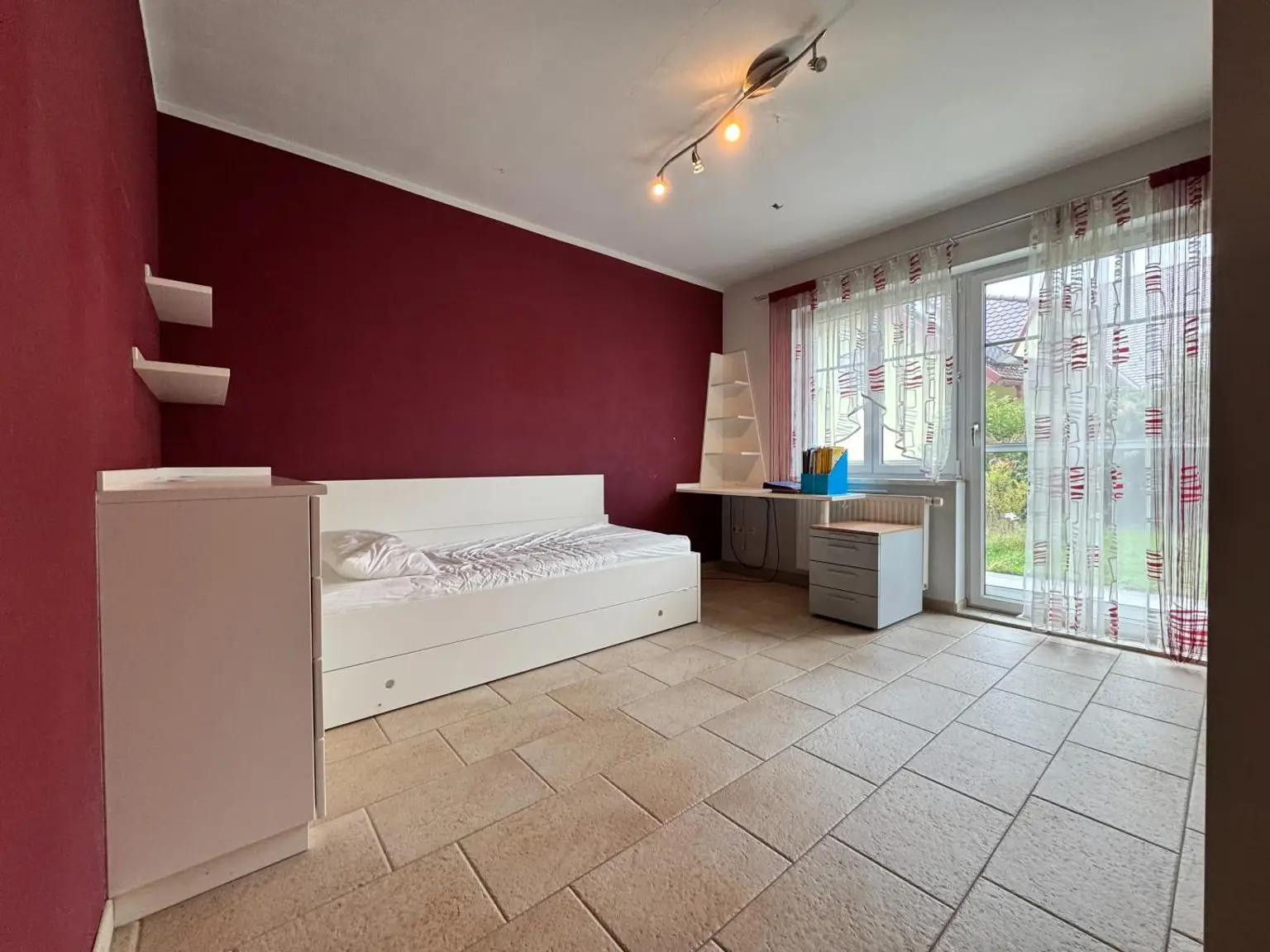 XXL Traum Bungalow mit Kachelofen überdachter Terrasse, Gartenoase, Wohnkeller und Doppelgarage  im Laahfeld /Ansfelden