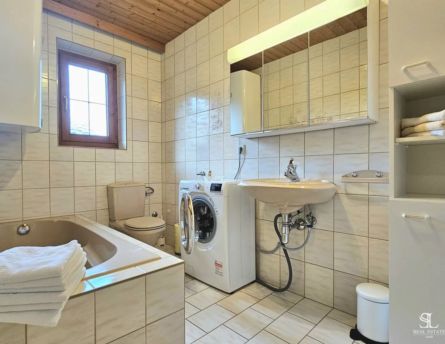 Helle 3-Zimmer-Wohnung mit Balkon und Bergblick