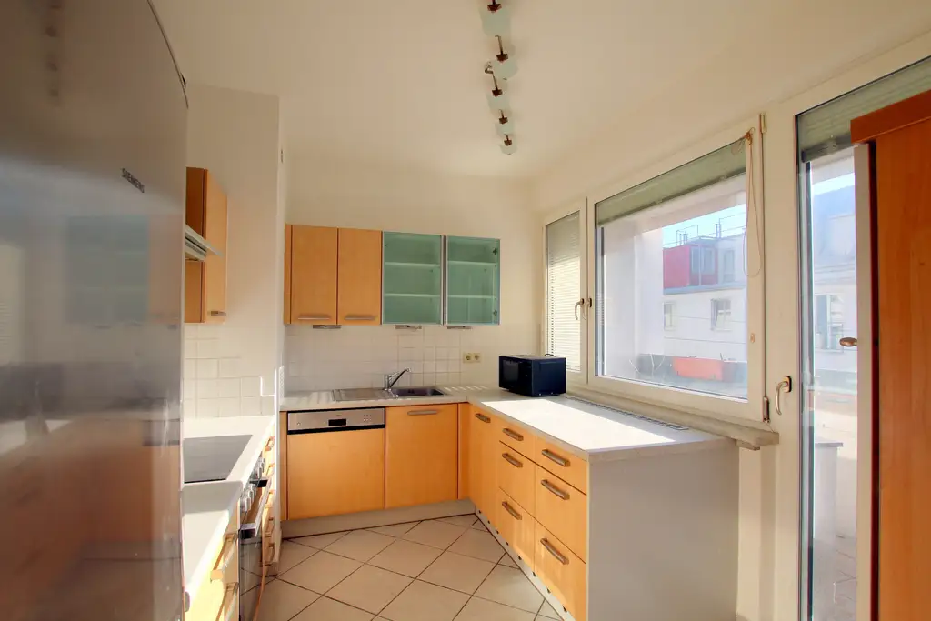 SCHÖNE 3/4-ZIMMERWOHNUNG MIT LOGGIA