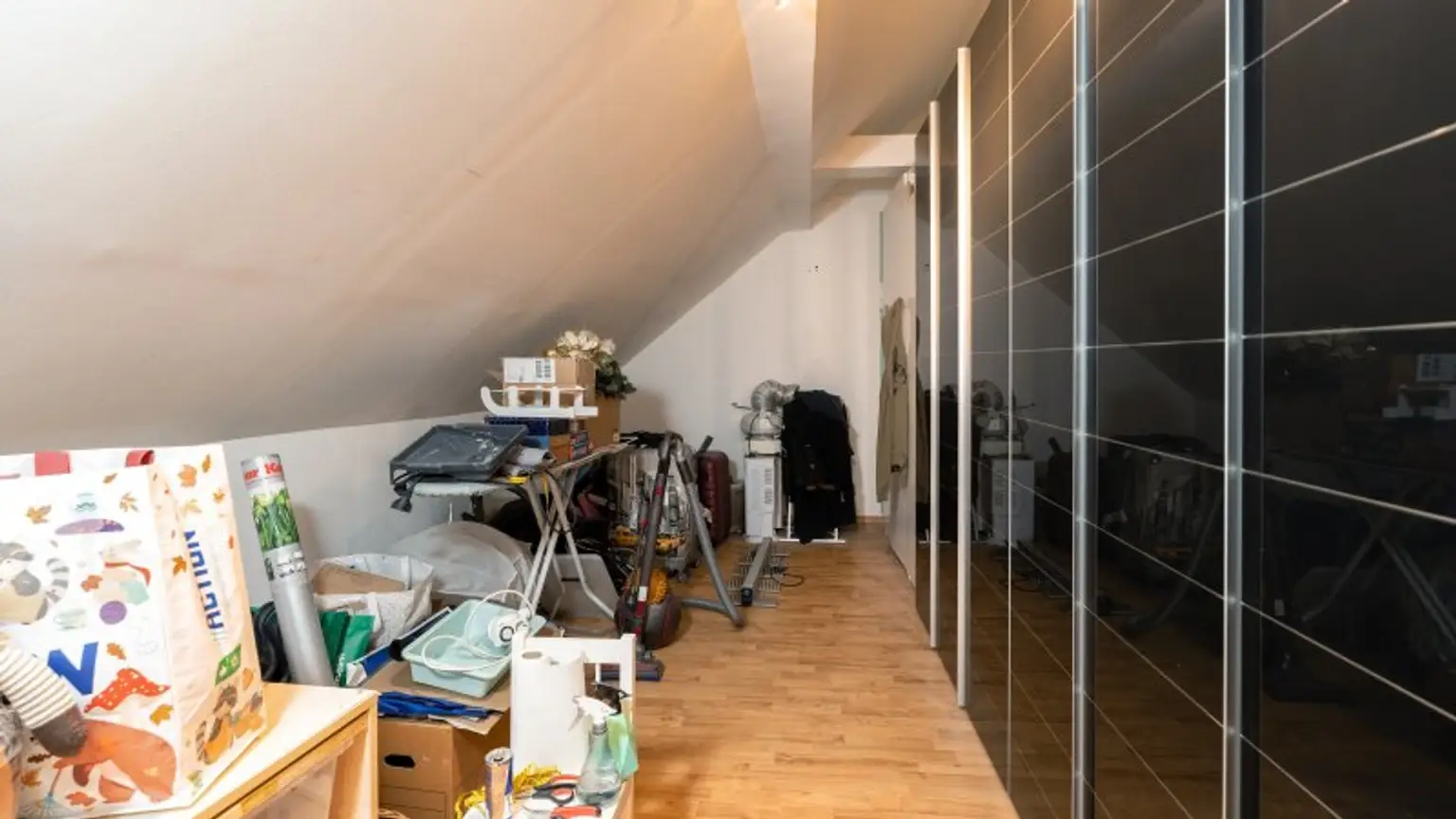 Paradies-Liebhaber aufgepasst! Detailreiches Ein oder Mehrfamilienhaus!