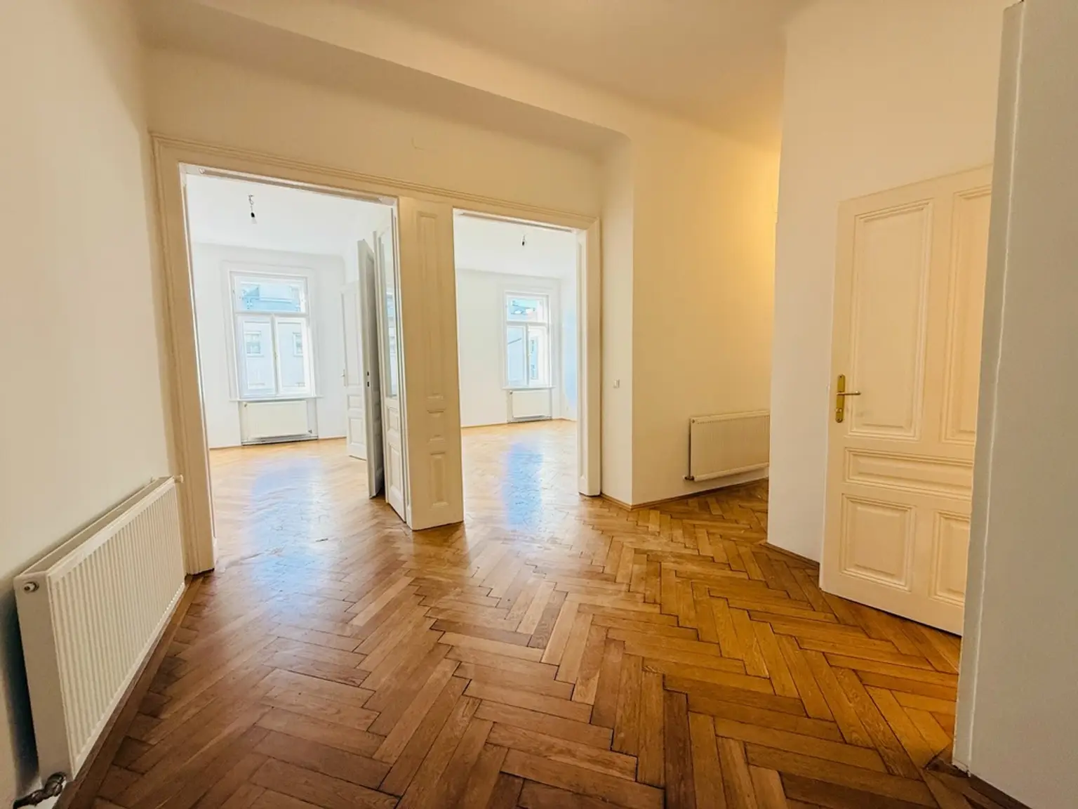 TOPLAGE - NÄHE AUGARTEN | PERFEKTE 5 ZIMMER | TRAUMHAFTER ALTBAU | U-BAHN NÄHE