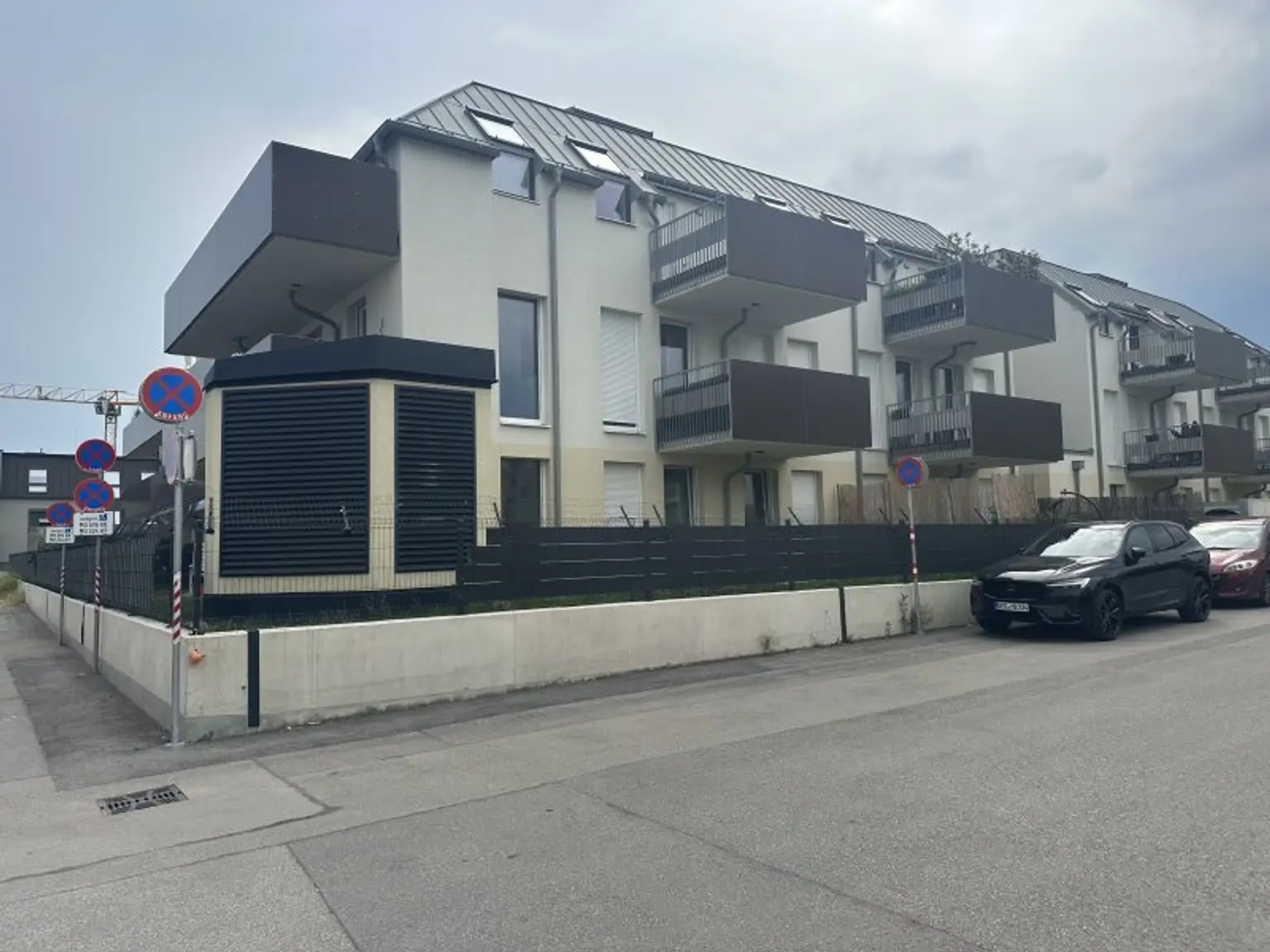 Fernsicht PUR- Sonnige, barrierefreie Wohnung mit großen Terrasse/ Dachterrasse, inkl. Küche- Nähe Bhf. Brunn