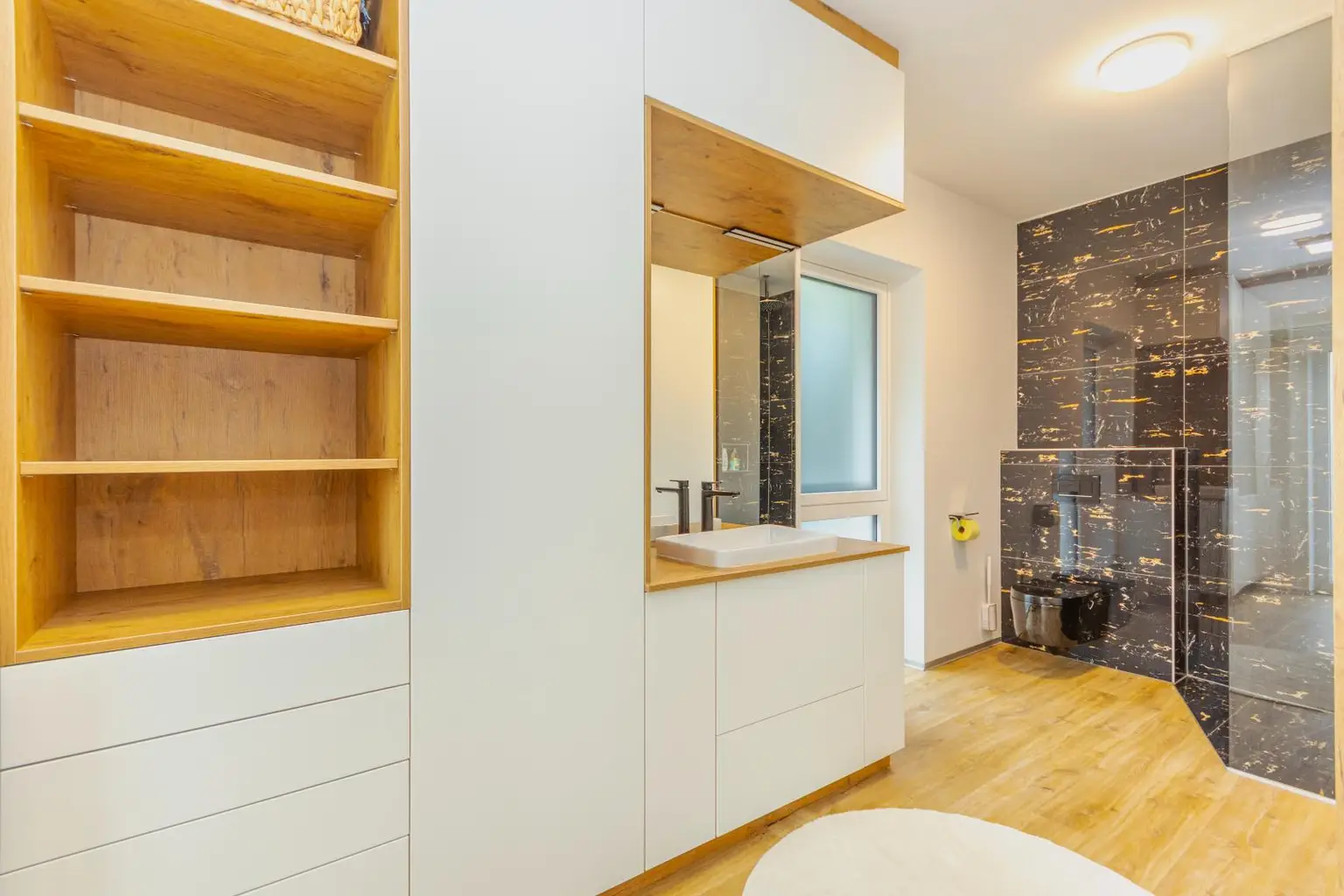Alles auf einer Ebene – stilvoller Bungalow für höchste Wohnansprüche