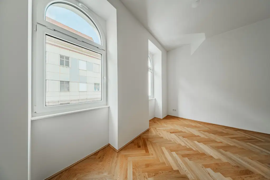 Altbaucharme neu interpretiert – 2 Zimmer im Erstbezug!