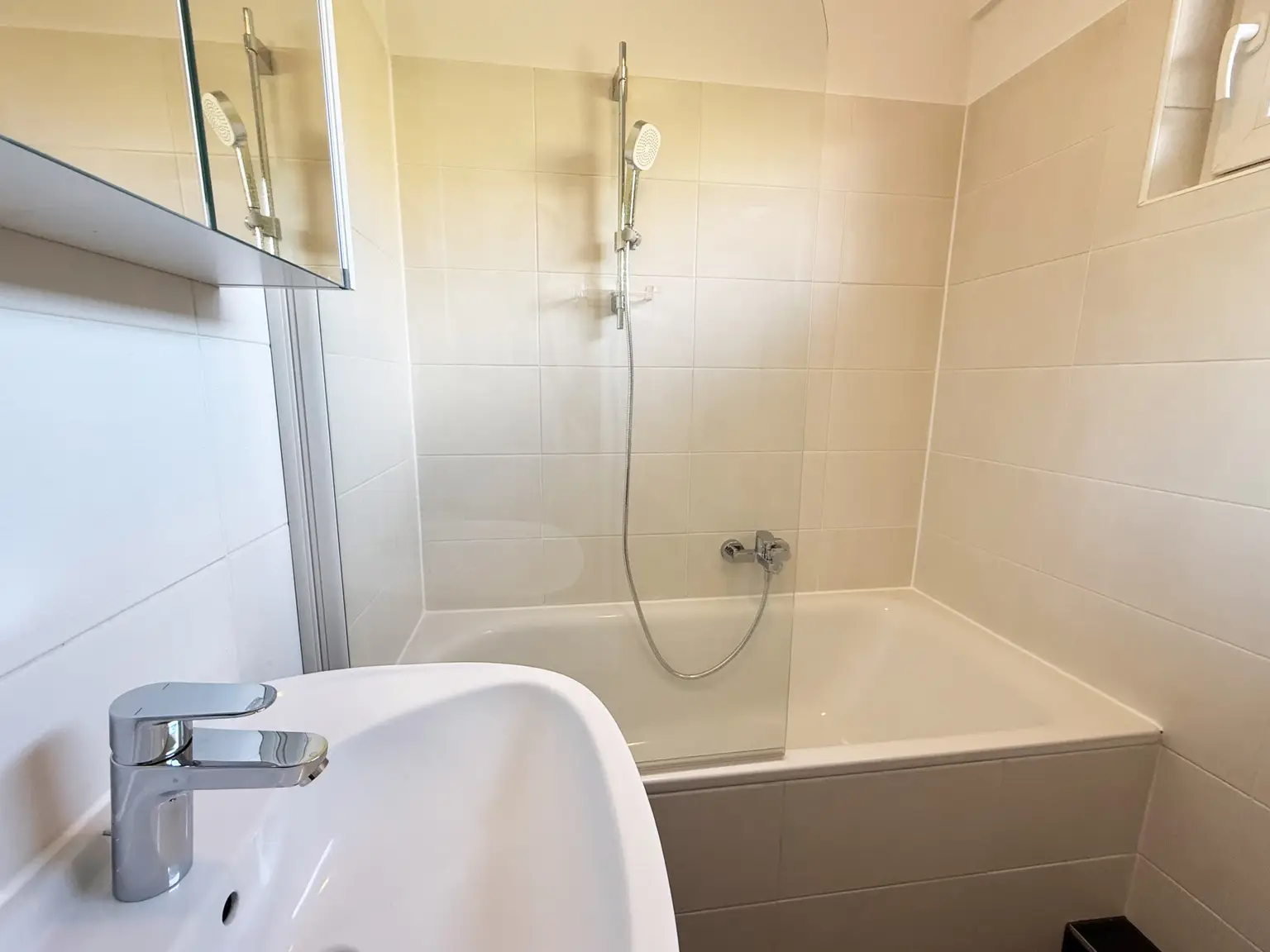 Badezimmer mit Fenster