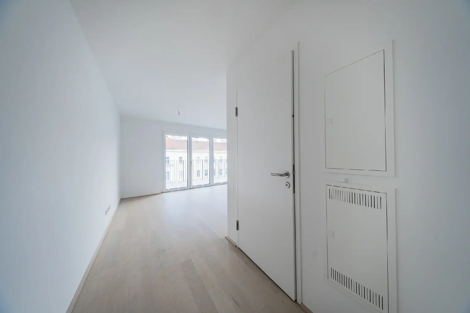 Moderne Stadtwohnung im 6. Stock mit Balkon – Erstbezug