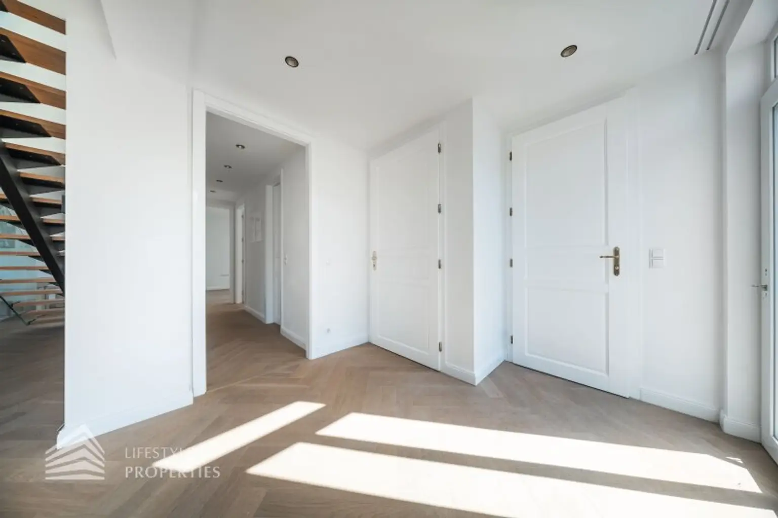 Exklusive 3-Zimmer DG-Wohnung, Nähe Pötzleinsdorfer Schlosspark by Lifestyle Properties, Stock-im-Eisen-Platz 3