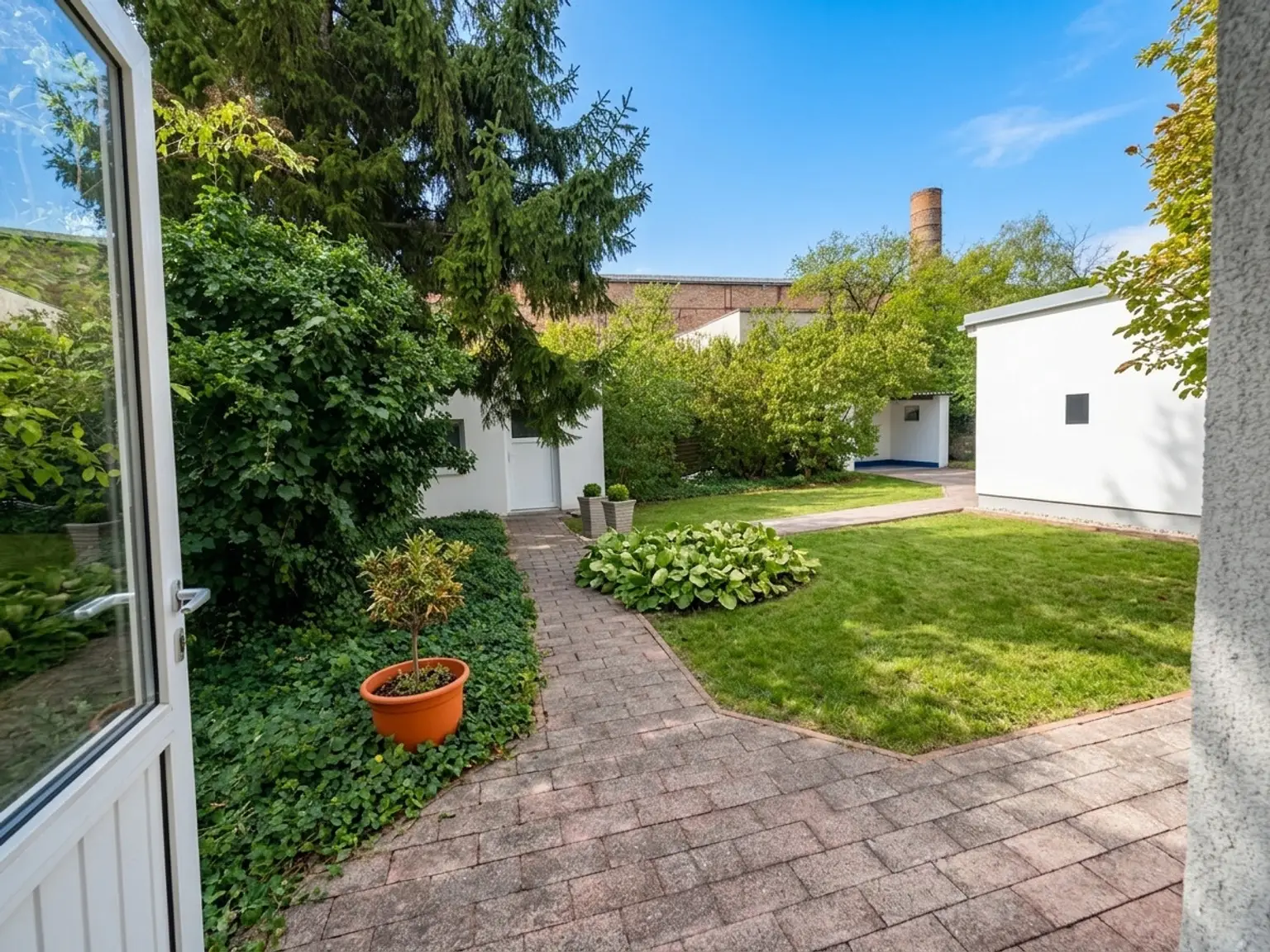 Gartenschuppen hinter dem Haus