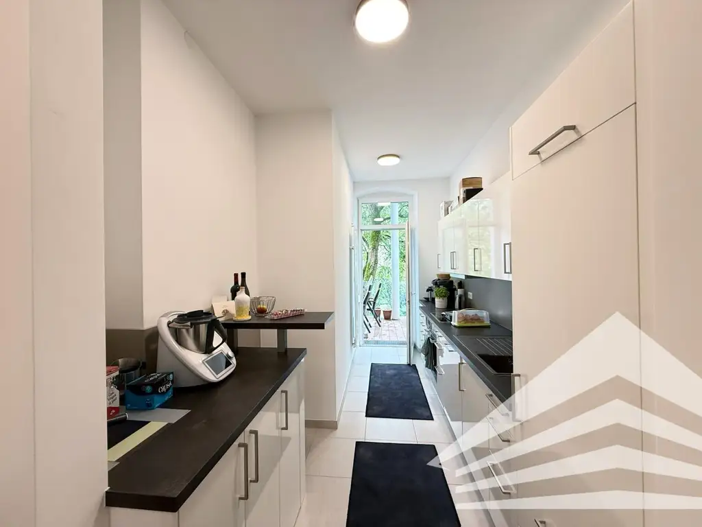 Großzügige 2 Zimmerwohnung mit Innenhofbalkon und moderner Einbauküche!