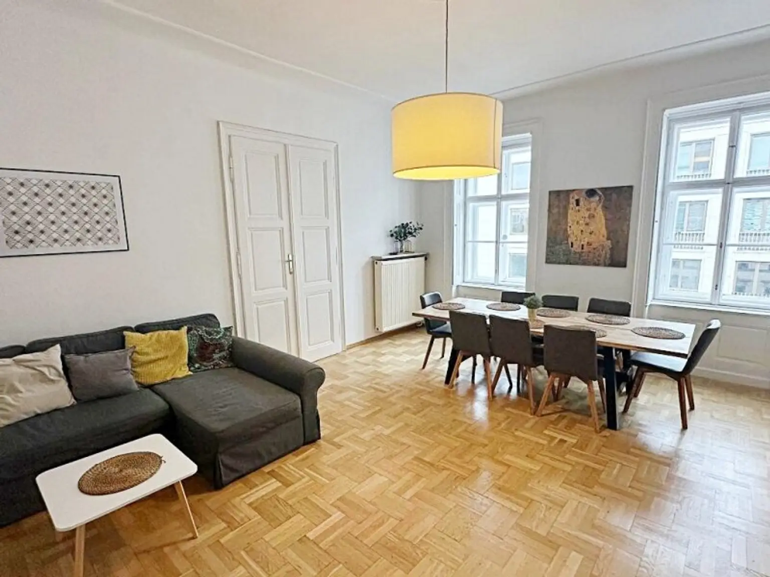 OPERNRING, STAATSOPER, klimatisierte 106 m2 Altbau, 3 Zimmer, Möblierung möglich, Extraküche, 2 Bäder, 4. Liftstock