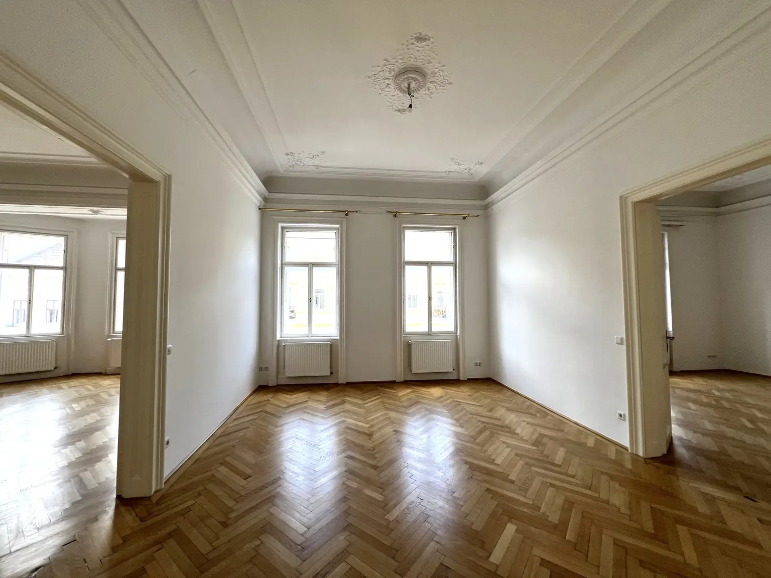 Stilvolle 6-Zimmer Wohnung im repräsentativen Haus